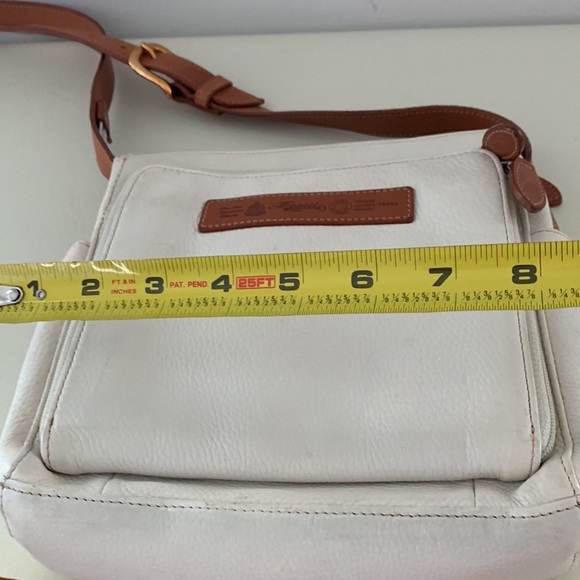 FOSSIL cross body bag w/ buckled strap - Cream, Tan leather lots of pockets. - Picture 9 of 16